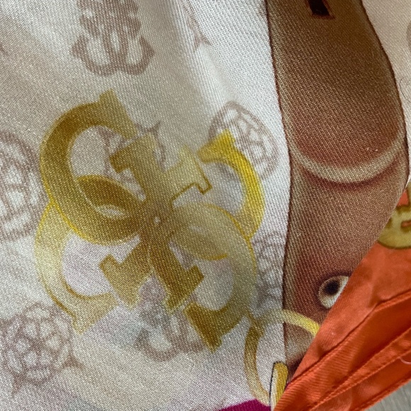 GUESS scarf with chain design orange pink - Picture 11 of 16